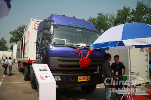 江南智能化CNG儲運加氣集成罐車