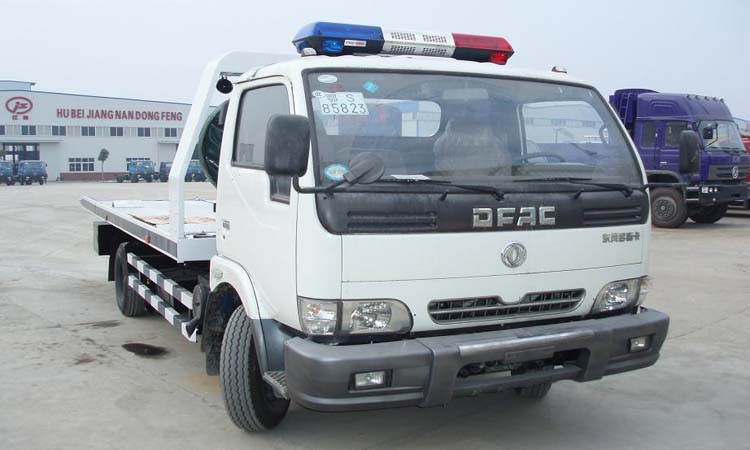 多利卡清障車