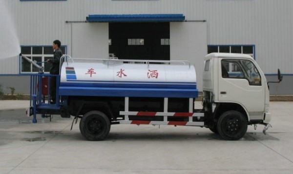 東風(fēng)小霸王灑水車