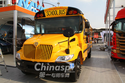 納威司達(dá)校車