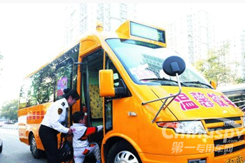 青島首條幼兒園專線校車開通