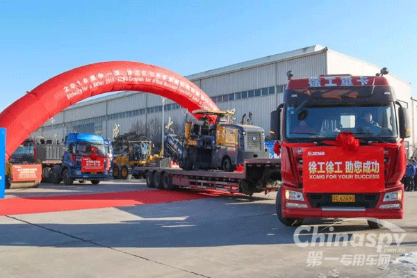 徐工億元成套道路機械批量出口中亞