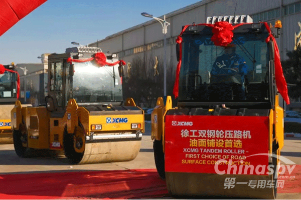 徐工億元成套道路機械批量出口中亞