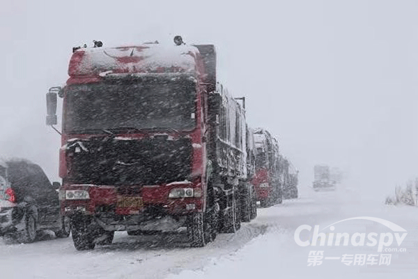突降大雪，行車在外的你該如何應(yīng)對(duì)？