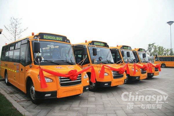 中通校車