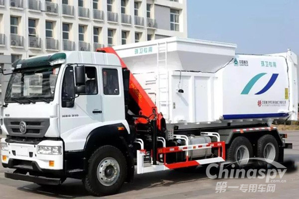 青島重工成功研發(fā)新型吊裝式垃圾車
