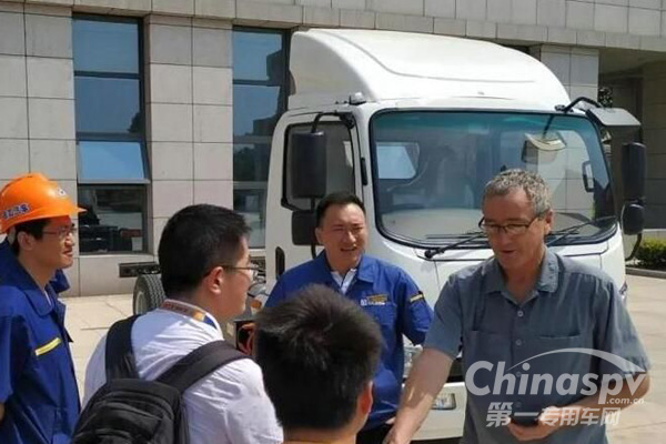 徐工新能源輕卡出口國(guó)外