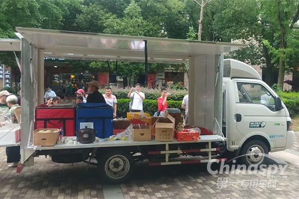 地攤創(chuàng)業(yè)，江淮轎卡售貨車成了白領(lǐng)的首選車型！