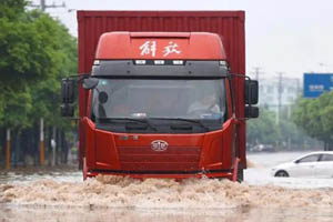 半掛車(chē)車(chē)軸涉水或浸泡后檢查事項(xiàng) 廣東富華來(lái)告訴你