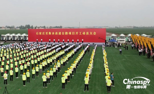批量三一電動(dòng)攪拌車助力石衡高速建設(shè)