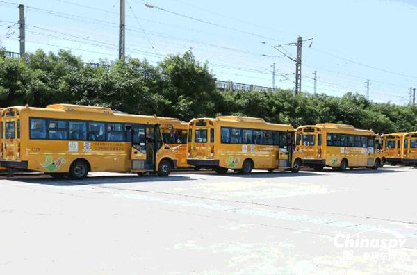 搭載玉柴YCY24國六發(fā)動(dòng)機(jī)的歐輝校車