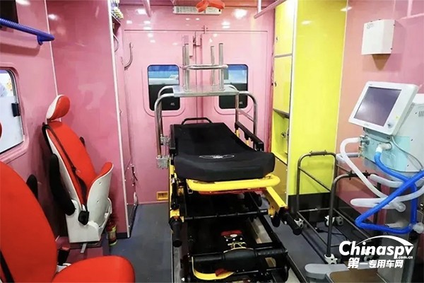 梅賽德斯-奔馳Arocs多功能醫(yī)療搶救單元車(chē)亮相四川健博會(huì)