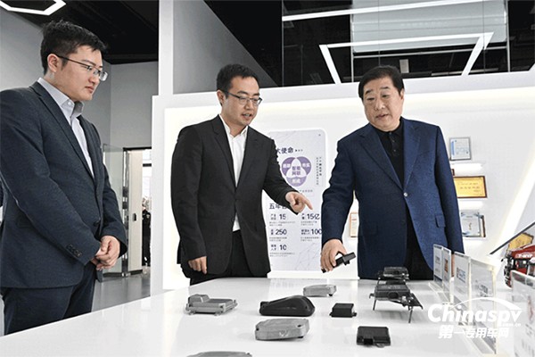 譚旭光：科技不能用資本包裝，青年科學(xué)家要清楚財(cái)富不是從天上掉下來(lái)的！