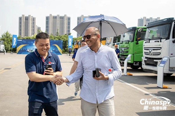 匠心承載 智見(jiàn)未來(lái)！400名國(guó)際客戶相聚徐工汽車
