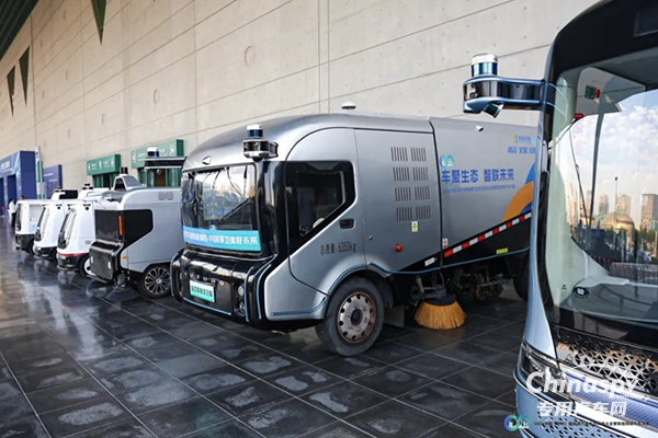 直擊鄭州新能源汽車(chē)生態(tài)伙伴大會(huì) 宇通環(huán)衛(wèi)自動(dòng)駕駛洗掃車(chē)實(shí)力“吸睛”！