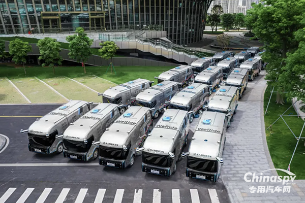 直擊鄭州新能源汽車(chē)生態(tài)伙伴大會(huì) 宇通環(huán)衛(wèi)自動(dòng)駕駛洗掃車(chē)實(shí)力“吸睛”！