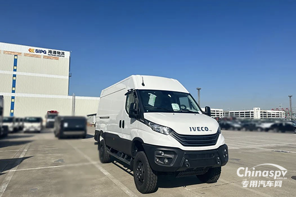 進口依維柯Daily 4x4 Van正式抵達上海港
