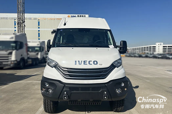 進口依維柯Daily 4x4 Van正式抵達上海港