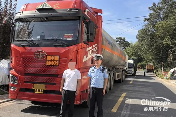 陜西查獲一起危化品運(yùn)輸車(chē)輛違法行為