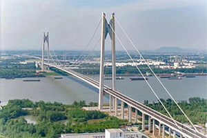 南京新生圩長(zhǎng)江大橋?；愤\(yùn)輸車輛禁行
