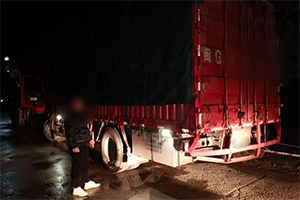 福建查獲一貨車(chē)非法運(yùn)載煙花爆竹被拘留