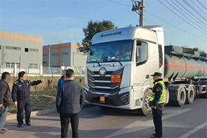安徽查獲一?；愤\(yùn)輸車輛違規(guī)?？?></a>
                            <div   id=