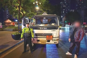 重慶一?；奋嚒叭涡浴标J禁區(qū)被嚴(yán)查，渝中交警