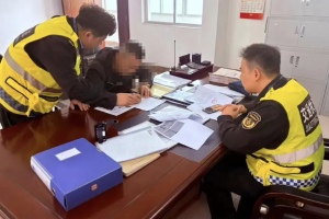 湖北一石油運輸公司被查?；奋嚩嗵幑芾砺┒?></a>
                            <div   id=