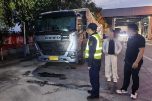 陜西查獲一?；奋嚍樘颖軝z查私自拆除危險標(biāo)志