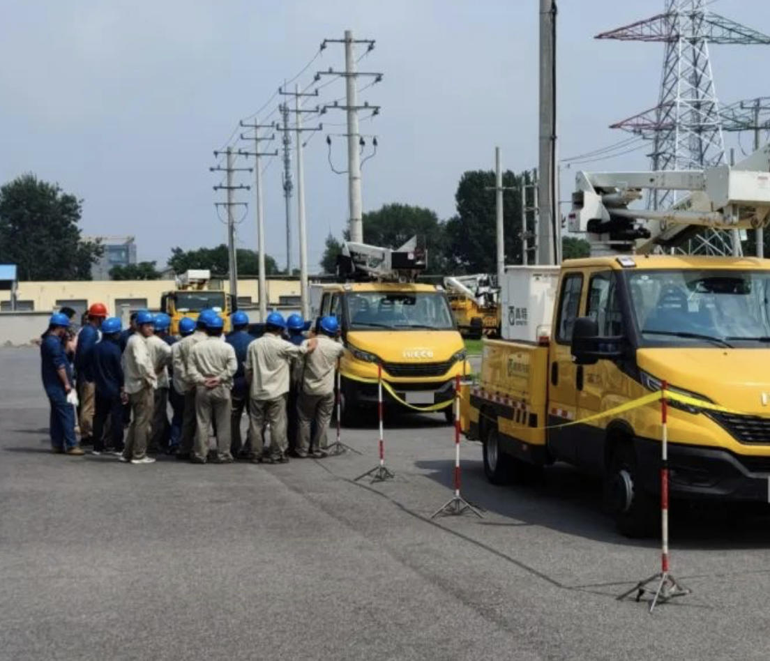 至誠服務(wù)，進(jìn)口依維柯底盤青特牌無支腿絕緣斗臂高空作業(yè)車開展交車培訓(xùn)