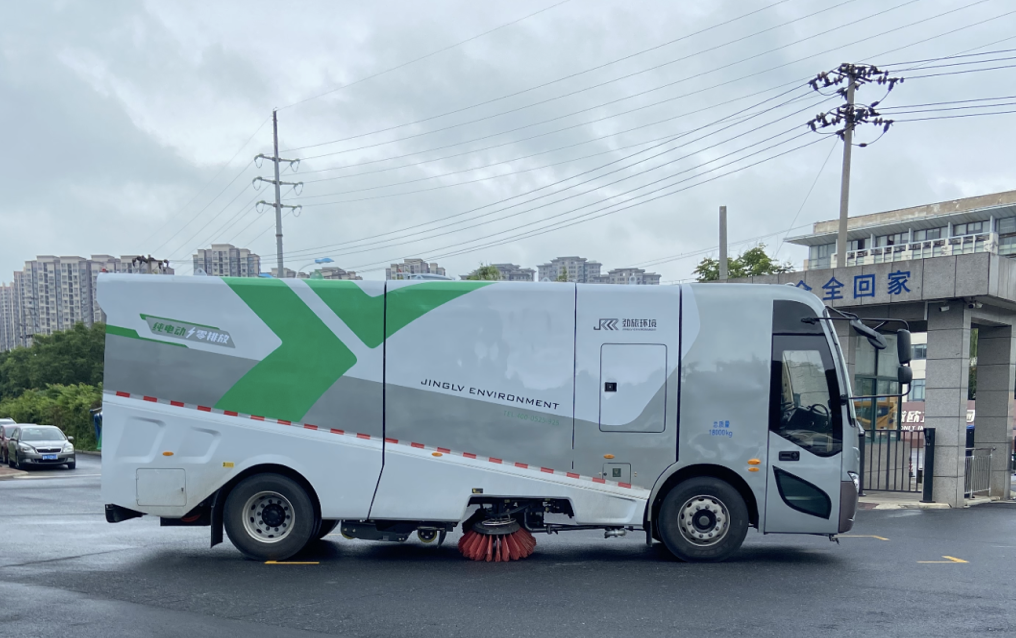 智啟未來！江淮純電動18T洗掃車閃亮登場！