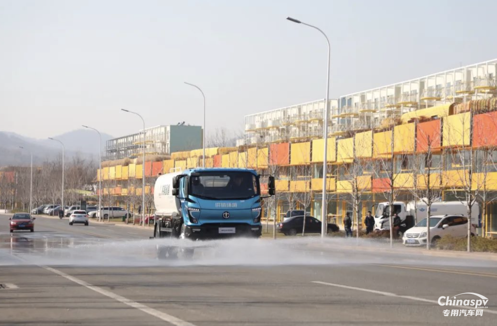 綠化噴灑車中的王牌 五征環(huán)保科技15方綠化噴灑車！