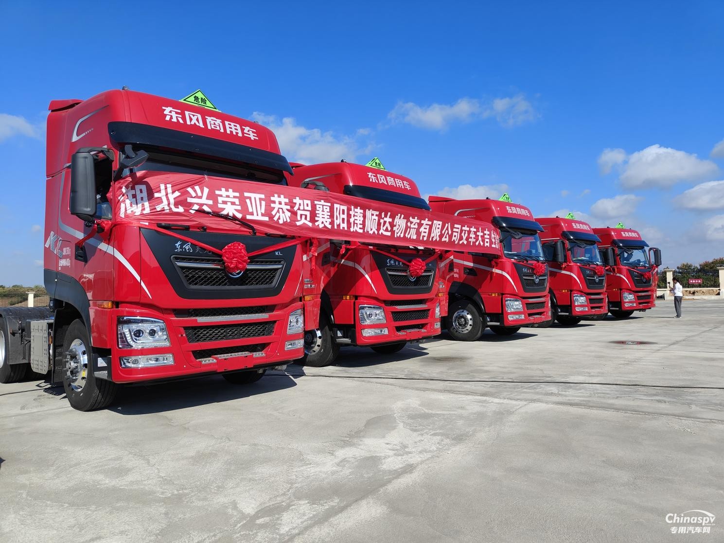 東風龍擎3.0危化車批量交付，打造襄陽運輸安全標桿