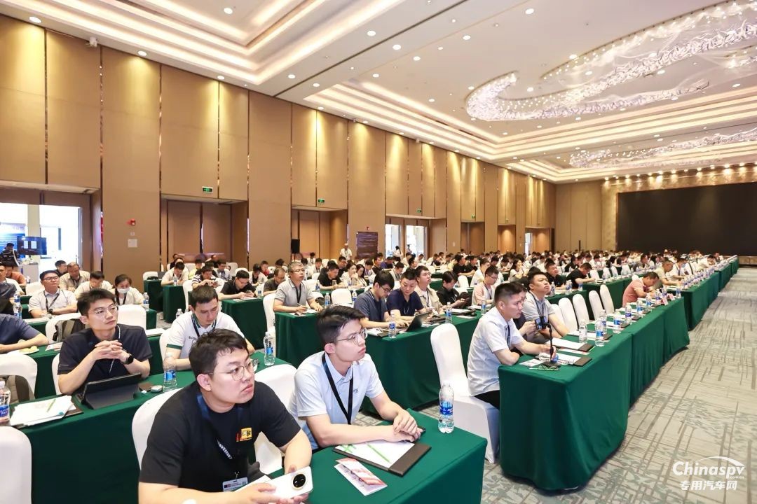 漢德車橋重磅亮相2025重慶智造峰會！定義可靠、高效、綠色新標桿！