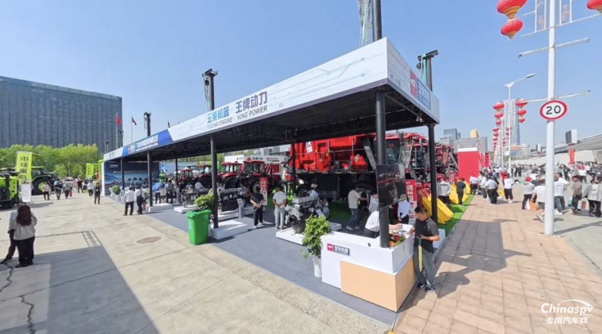 2025年5月25-27日，以“智能農(nóng)機(jī)賦能新質(zhì)生產(chǎn)力，科技引領(lǐng)農(nóng)業(yè)現(xiàn)代化”為主題的2025新疆國際農(nóng)業(yè)機(jī)械博覽會在新疆國際會展中心舉行。