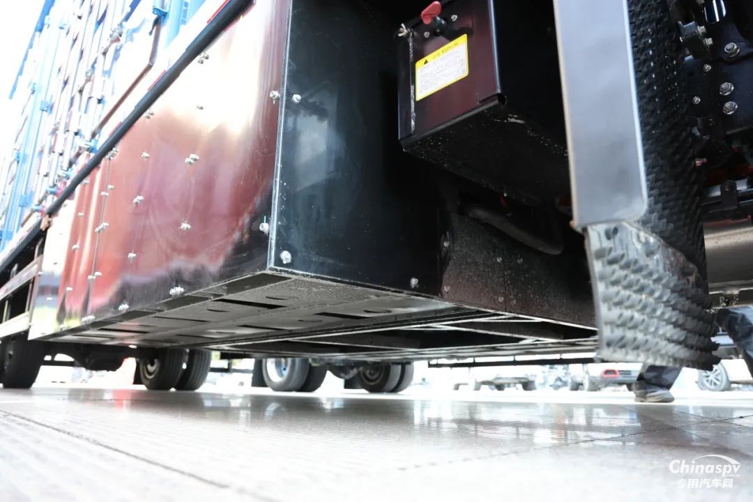 新能源專用車該如何正確充電呢？今天我們就來(lái)一起“盤”一下新能源專用車充電時(shí)的注意事項(xiàng)。