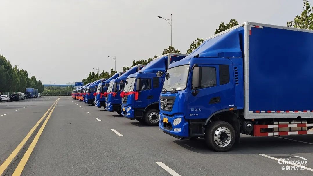 “雙百”交車儀式圓滿完成！東風(fēng)康明斯賦能德邦快遞新運(yùn)力