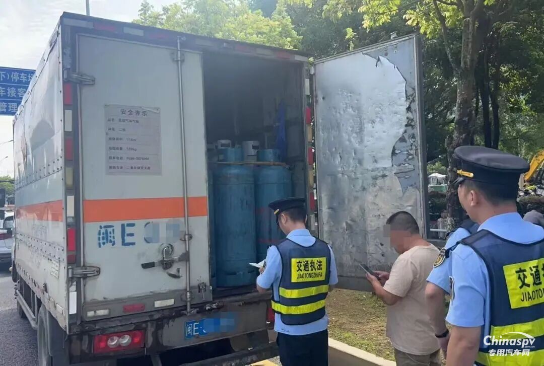 一液化氣運(yùn)輸車(chē)押運(yùn)員無(wú)證上崗，被罰5萬(wàn)元