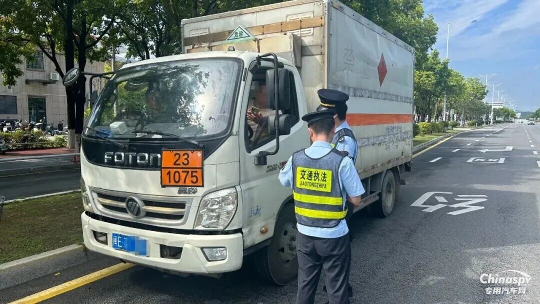 一液化氣運(yùn)輸車(chē)押運(yùn)員無(wú)證上崗，被罰5萬(wàn)元