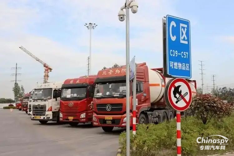 給“移動(dòng)風(fēng)險(xiǎn)”按下暫停鍵：危化品停車安全三步驟