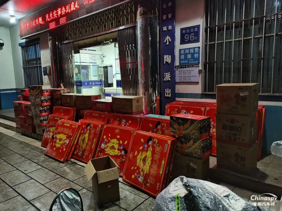 福建查獲一貨車非法運載煙花爆竹被拘留