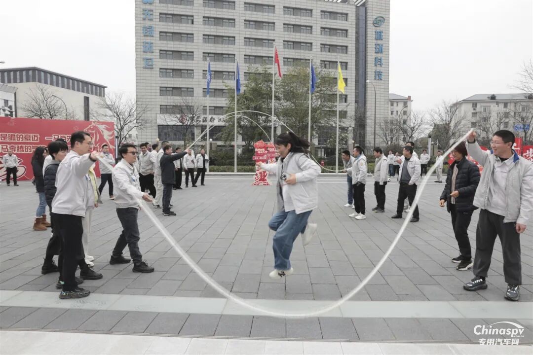 解放動(dòng)力總成事業(yè)部歡喜鬧元宵！