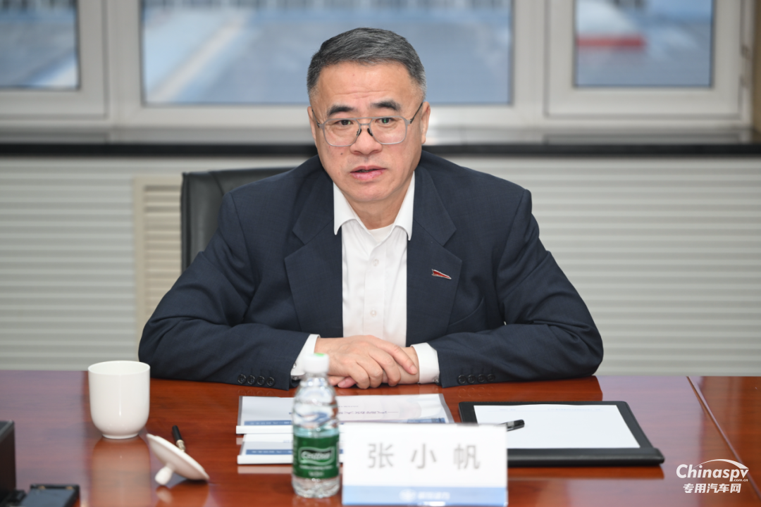 中國一汽黨委常委、副總經(jīng)理張小帆到一汽解放動力總成事業(yè)部大柴工廠調(diào)研