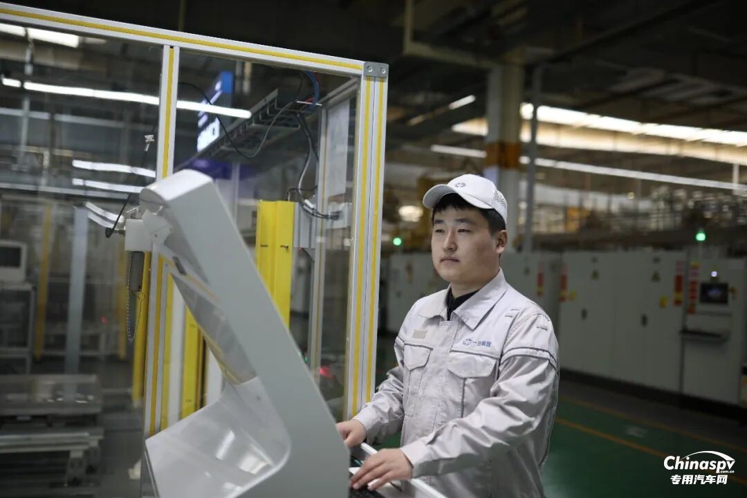 解放動力王寶：匠心礪技攀高峰 實干篤行顯擔當