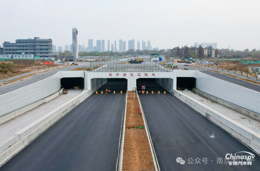 江蘇南京建寧路長(zhǎng)江隧道危化品車輛禁行