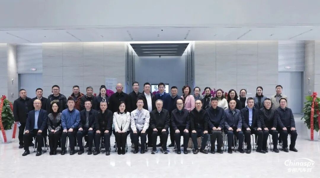 無錫市人大代表梁溪組來解放動(dòng)力總成事業(yè)部開展專題調(diào)研