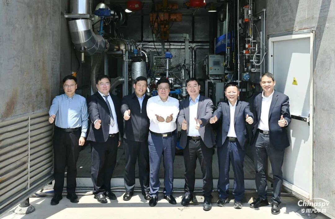 全球首臺(tái)重型商用車高壓直噴純氨內(nèi)燃機(jī)成功點(diǎn)火