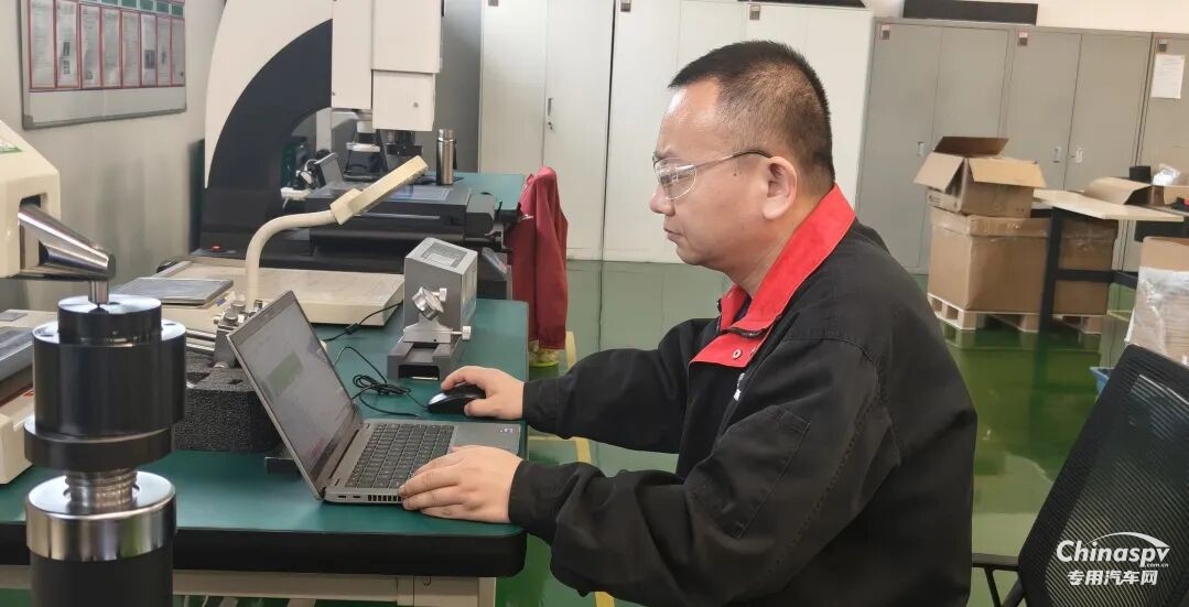 西康暖心老大哥 硬核質(zhì)檢守門(mén)人