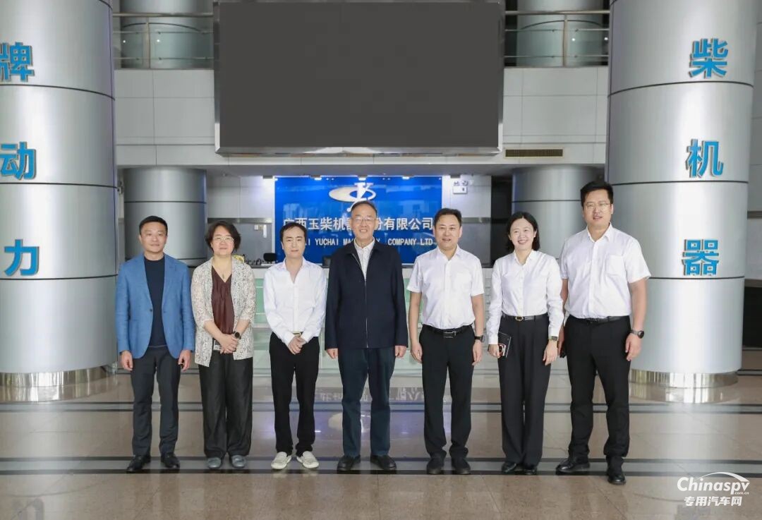 全國(guó)政協(xié)常委、國(guó)家郵政局原局長(zhǎng)馬軍勝帶隊(duì)到玉柴調(diào)研