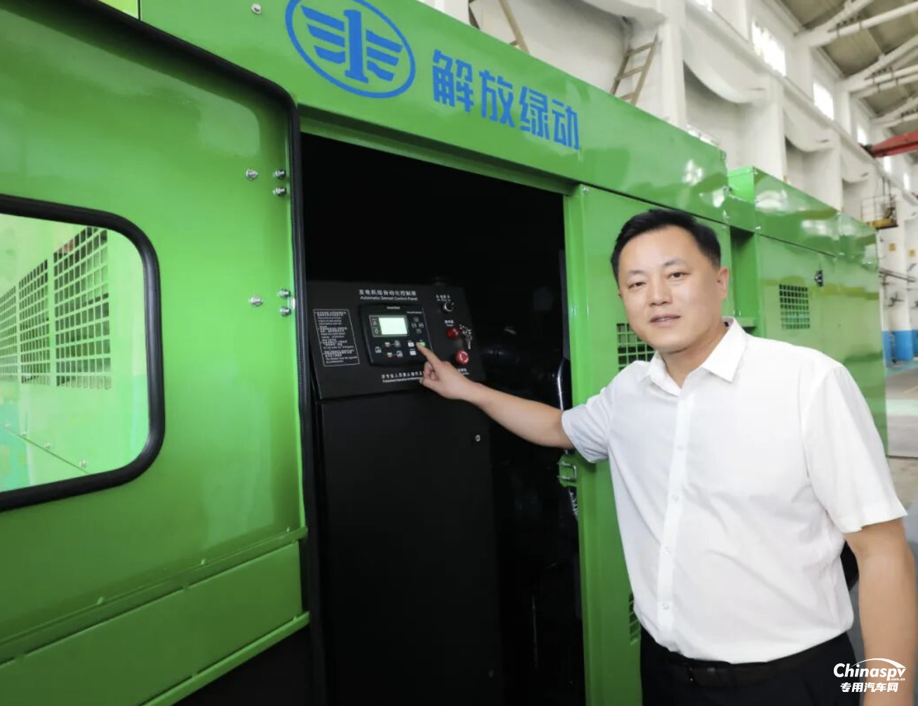 一汽解放500kW發(fā)電機(jī)組首臺樣機(jī)成功點火